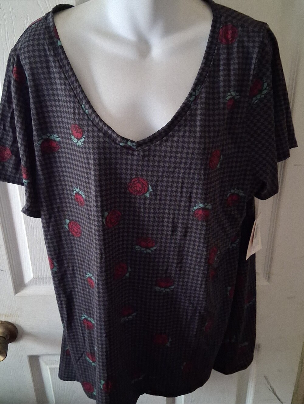 Lularoe Christy T - Women's Dark Gray/Black Houndstooth/Rose 3XL Blouse. NWT